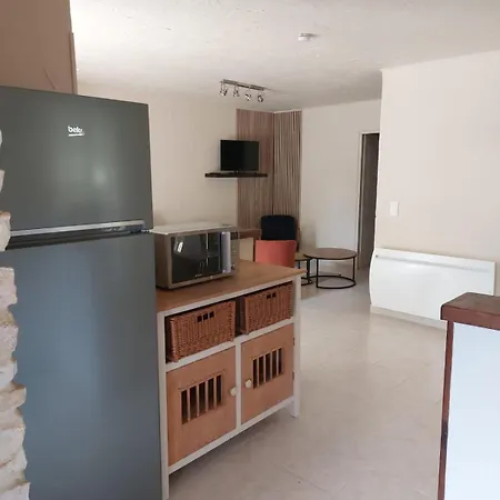 Domaine De La Tour De Peres