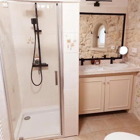 Apartment Domaine De La Tour De Peres Ayguetinte