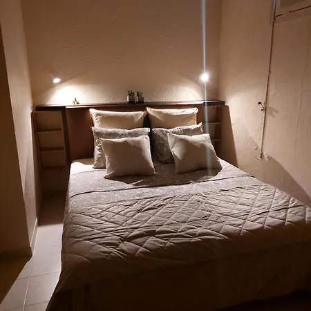 Apartment Domaine De La Tour De Peres Ayguetinte