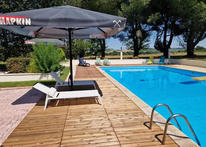 Domaine De La Tour De Peres شقة Ayguetinte