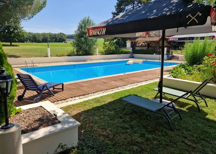 شقة Domaine De La Tour De Peres Ayguetinte