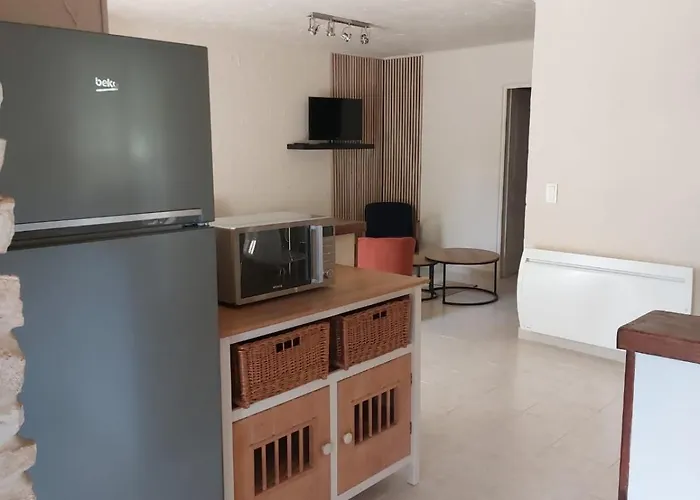 Domaine De La Tour De Peres