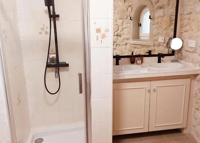 شقة Domaine De La Tour De Peres Ayguetinte