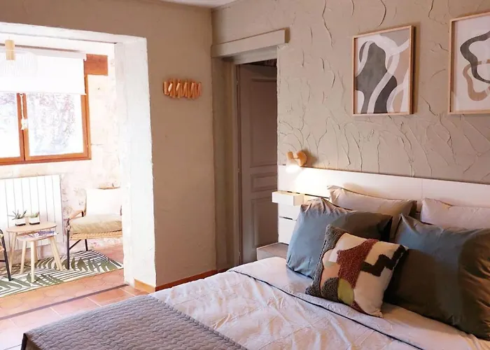 Domaine De La Tour De Peres * Ayguetinte