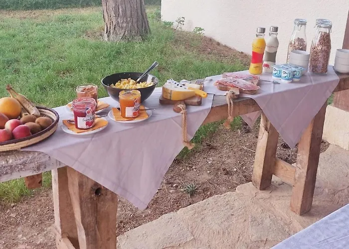 شقة Domaine De La Tour De Peres Ayguetinte